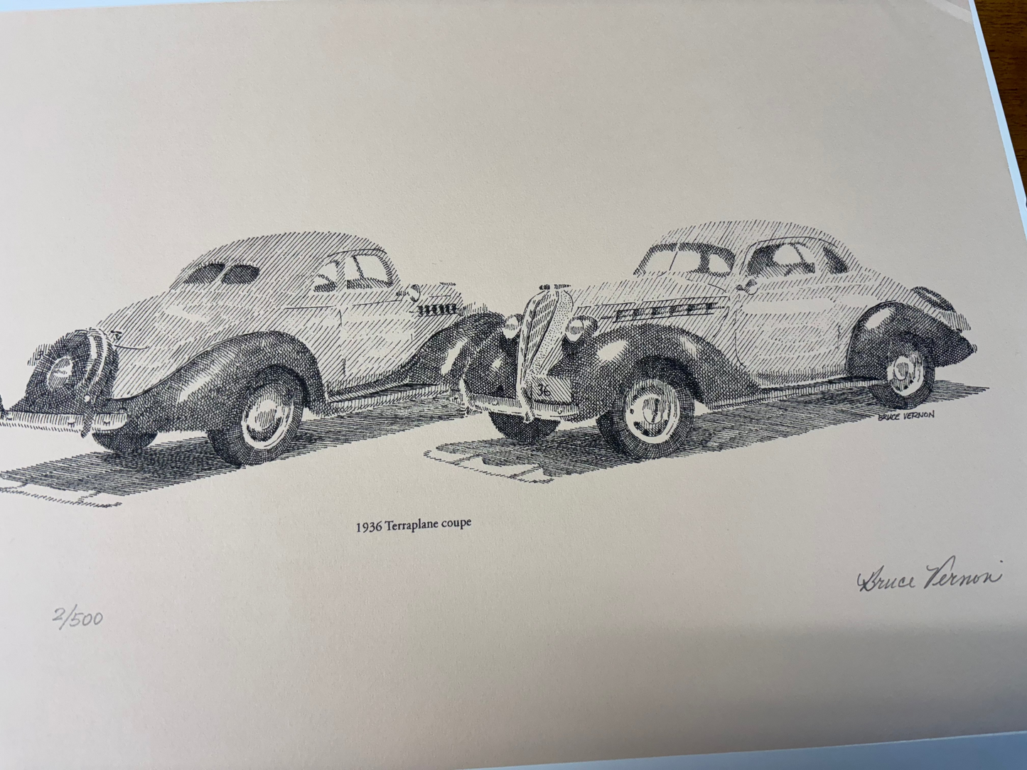 Black and white line drawing of a car on a plain background