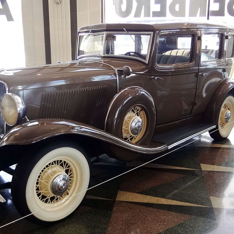 1933 Auburn 8-105 Sedan – Auburn Cord Duesenberg Automobile Museum
