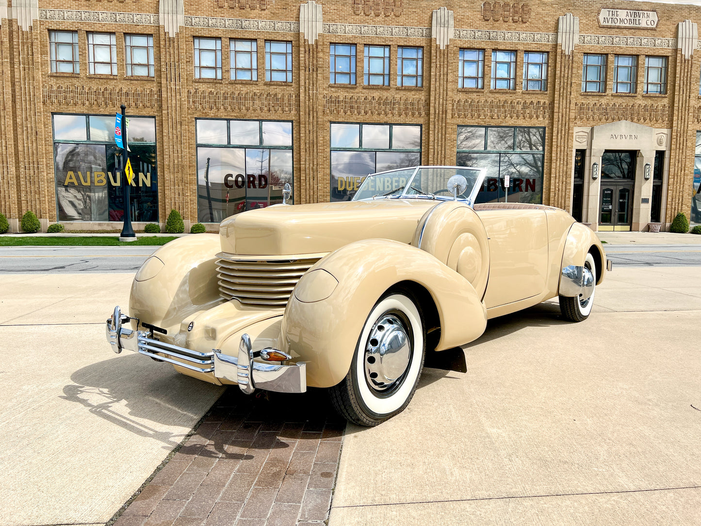 1937 Cord 812 Dual Cream